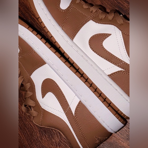 Jordan 1 size 7.5 - Picture 13 of 14